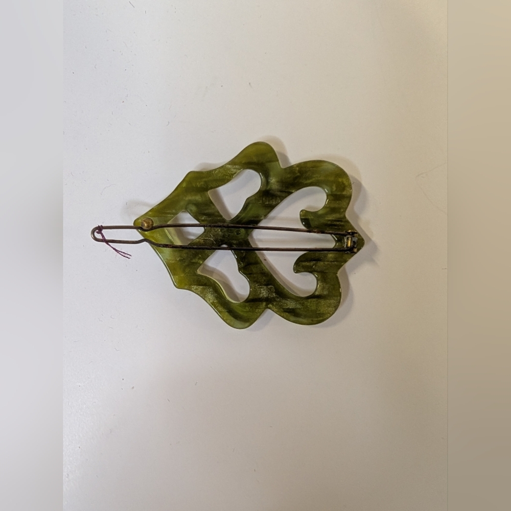 Vintage Hair Barrett Green Leaf-Shaped Hair Clip From The 1940s - Picture 2 of 4
